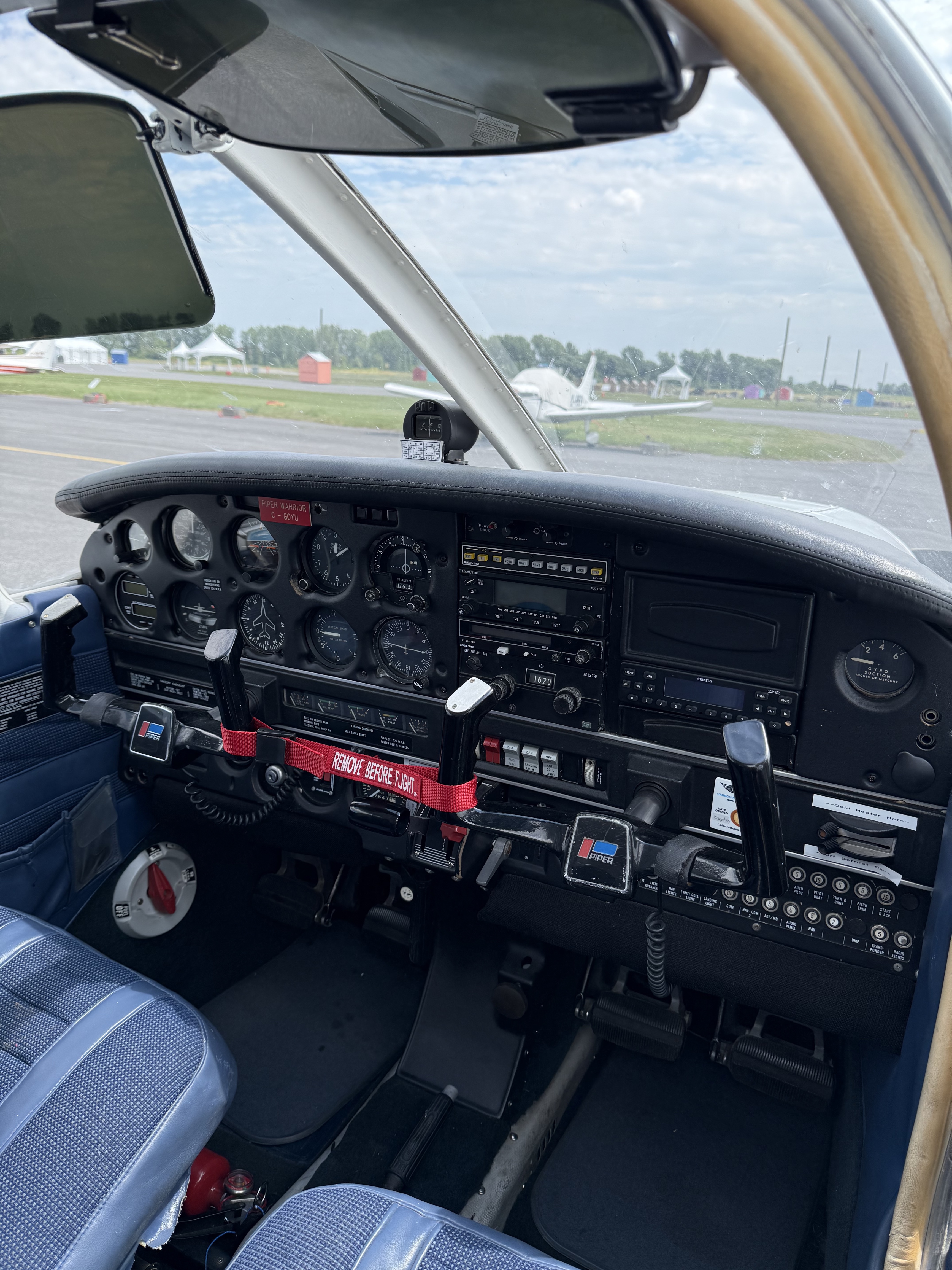 Cockpit C-GOYU — Piper PA-28 Warrior 1